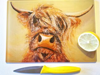 Glass Cutting Board – Windy the Highland Cow- 20cm x 28cm – SMOOTH